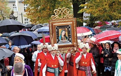 Wszyscy pielgrzymi proszeni są o zabranie ze sobą maseczek ochronnych. Na zdjęciu: Ubiegłoroczna pielgrzymka.