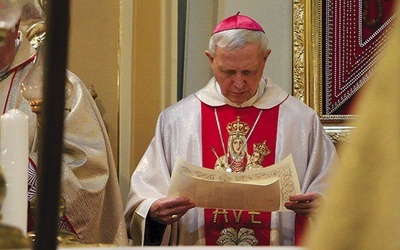 Papieską decyzję i przywileje świątyni jubileuszowej dla czerwińskiej bazyliki ogłosił bp Piotr Libera.