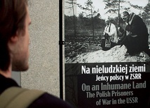 Fragment wystawy  „Na nieludzkiej ziemi. Jeńcy polscy w ZSRR”.