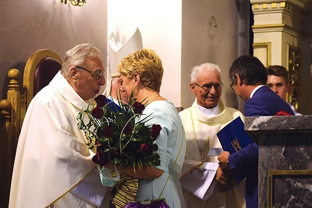 Gratulacje dla ks. prał. Józefa Leśniaka i ks. kan. Franciszka Malarza.