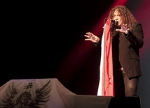 „Smoła” własną muzyką i tekstami wywiezionych opowiedział dramatyczne dzieje Golgoty Wschodu.