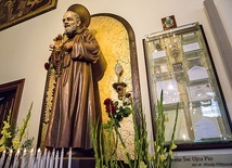 W sanktuarium przechowywane są osobiste pamiątki i relikwie św. o. Pio, przekazane na ręce proboszcza przez Wandę Półtawską.