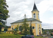 Neogotycka świątynia pw. św. Mateusza Apostoła.