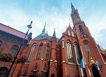 Przy powoływaniu nowych diecezji w 1992 i 2004 roku okazały kościół był rozważany jako siedziba biskupa diecezjalnego ewentualnej diecezji wałbrzysko-nyskiej czy sudeckiej.