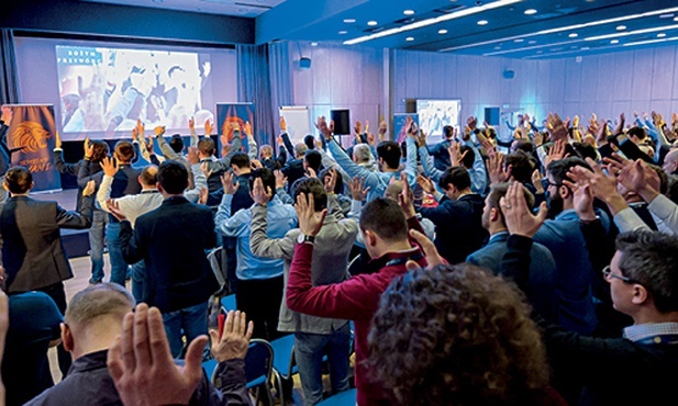 Droga Odważnych zrzesza 130 mężczyzn i ponad tysiąc osób korzystających z materiałów wspólnoty w internecie.