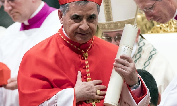 Kard. Becciu się broni