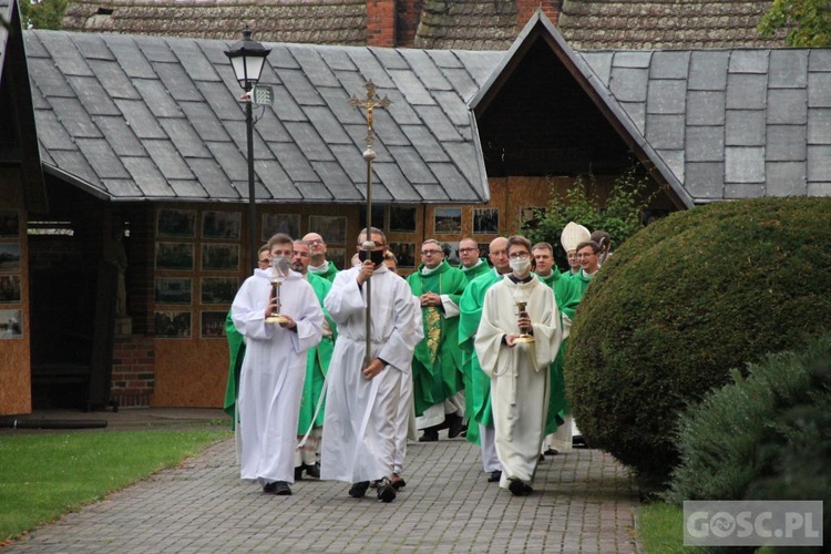 41 ministrantów w Rokitnie otrzymało błogosławieństwo do posługi lektora