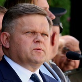 Wojciech Skurkiewicz podczas uroczystości patriotycznej w Radomiu.