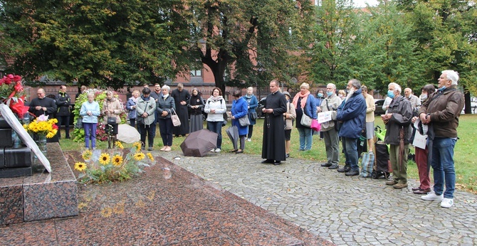 Koronka do Bożego Miłosierdzia na ulicach miast świata