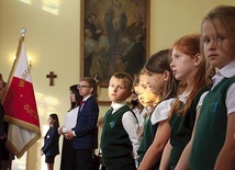 ▲	– Pragniemy podkreślić katolickość naszej szkoły w świecie, w którym coraz bardziej rozmywają się wartości – wybrzmiało w czasie uroczystości 24 września.