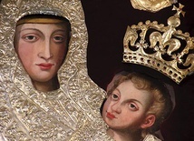 ▲	Obraz Matki Bożej, namalowany w 1612 r., koronowany przez Prymasa Tysiąclecia, kard. Stefana Wyszyńskiego, w 1970 r.