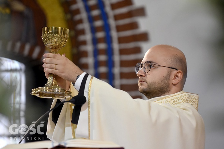 Msza św. prymicyjna o. Miłosza Mażewskiego w wałbrzyskiej kolegiacie