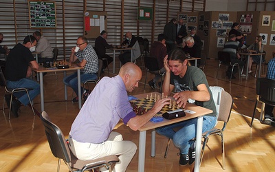 W turnieju wzięło udział około 50 graczy.