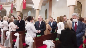 ▲	Podczas liturgii odpustowej 30 par małżonków odnowiło swoje przyrzeczenia małżeńskie.