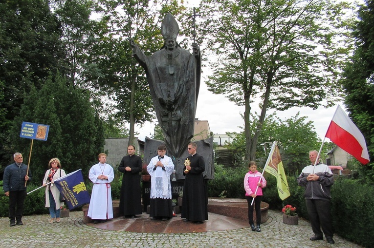 Oleśnica. Koronka do Bożego Miłosierdzia na ulicach miast świata