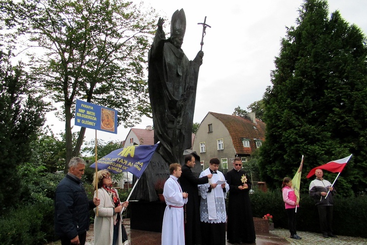 Oleśnica. Koronka do Bożego Miłosierdzia na ulicach miast świata