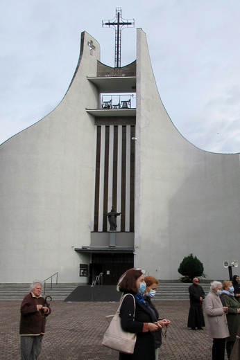 Oleśnica. Koronka do Bożego Miłosierdzia na ulicach miast świata