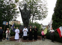 Oleśnica. Koronka do Bożego Miłosierdzia na ulicach miast świata