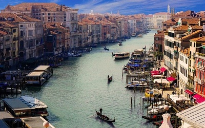 Włochy: 1,3 mln miejsc pracy w turystyce jest zagrożonych
