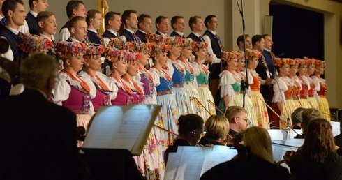 "Śląsk" zauroczył prezencją, jakością wykonania i wzruszył tematyką wykonanych utworów.