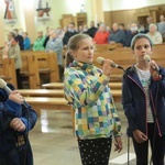 Tablica dwóch kapłanów w Niedomicach