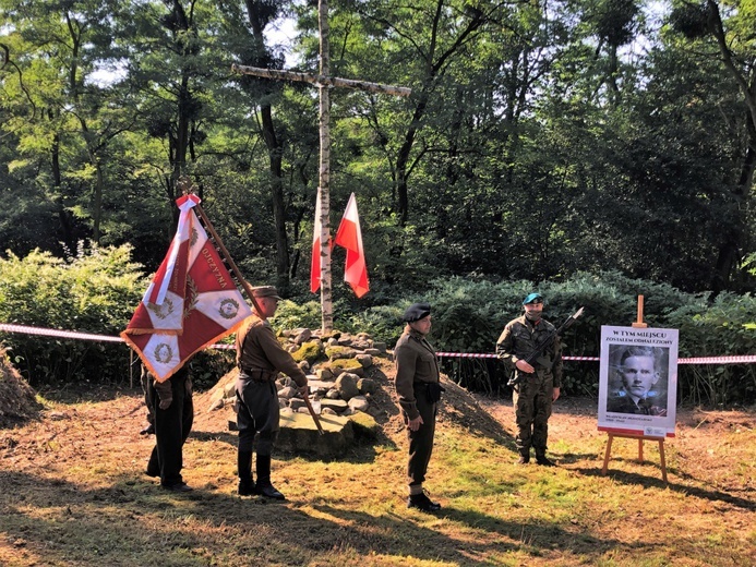 Uroczystość 74. rocznicy zbrodni na partyzantach "Bartka" - na Scharfenbergu