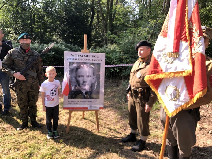 Uroczystość 74. rocznicy zbrodni na partyzantach "Bartka" - na Scharfenbergu