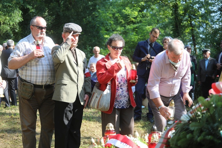 Uroczystość 74. rocznicy zbrodni na partyzantach "Bartka" - na Scharfenbergu