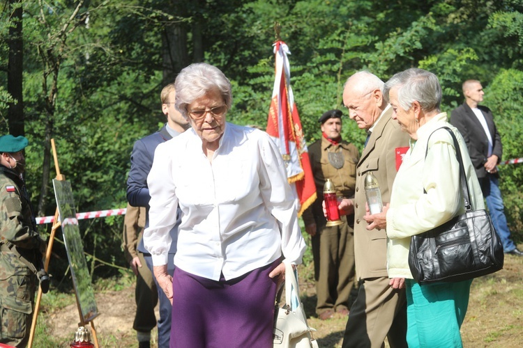 Uroczystość 74. rocznicy zbrodni na partyzantach "Bartka" - na Scharfenbergu