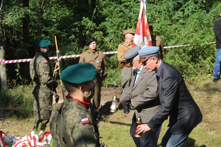 Uroczystość 74. rocznicy zbrodni na partyzantach "Bartka" - na Scharfenbergu