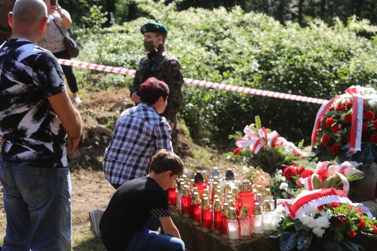 Uroczystość 74. rocznicy zbrodni na partyzantach "Bartka" - na Scharfenbergu