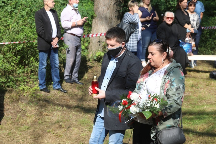 Uroczystość 74. rocznicy zbrodni na partyzantach "Bartka" - na Scharfenbergu