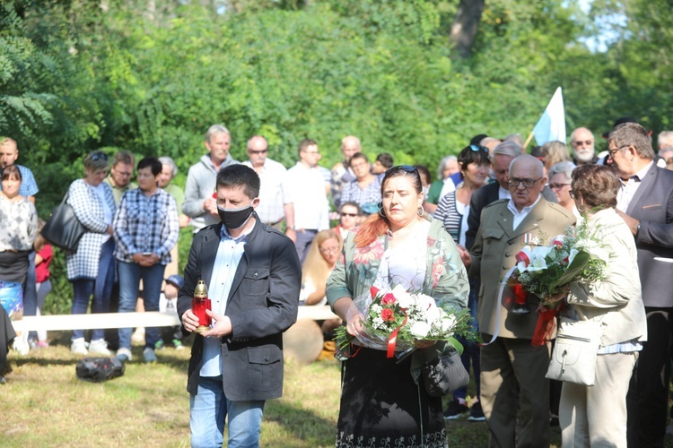 Uroczystość 74. rocznicy zbrodni na partyzantach "Bartka" - na Scharfenbergu