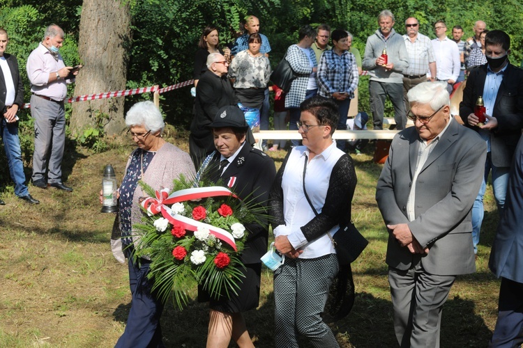 Uroczystość 74. rocznicy zbrodni na partyzantach "Bartka" - na Scharfenbergu