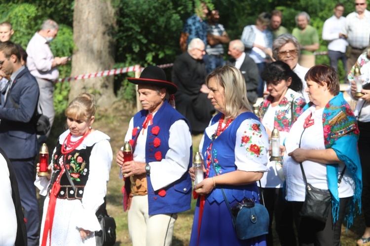 Uroczystość 74. rocznicy zbrodni na partyzantach "Bartka" - na Scharfenbergu