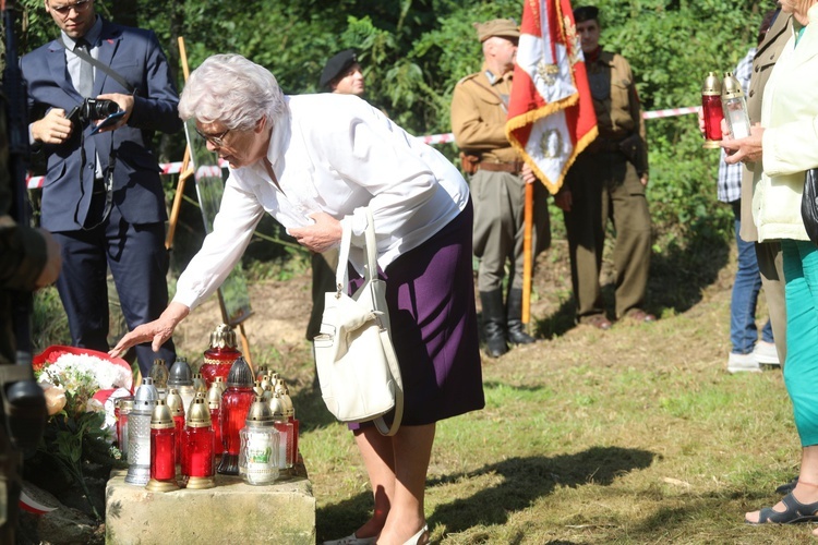 Uroczystość 74. rocznicy zbrodni na partyzantach "Bartka" - na Scharfenbergu