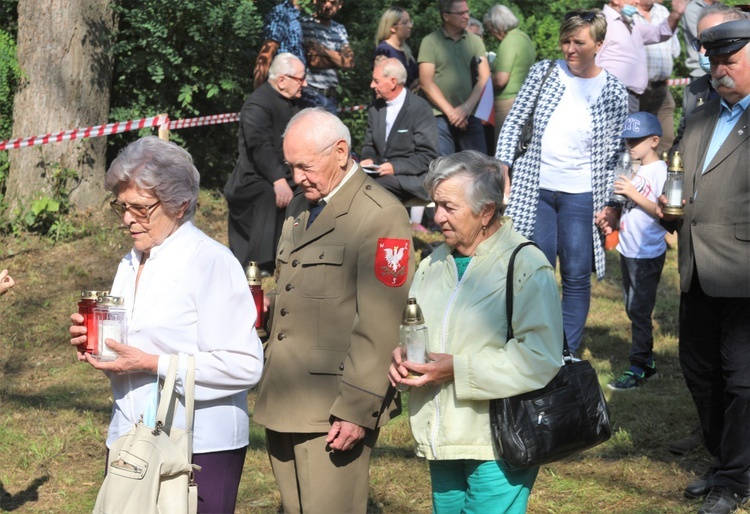 Uroczystość 74. rocznicy zbrodni na partyzantach "Bartka" - na Scharfenbergu