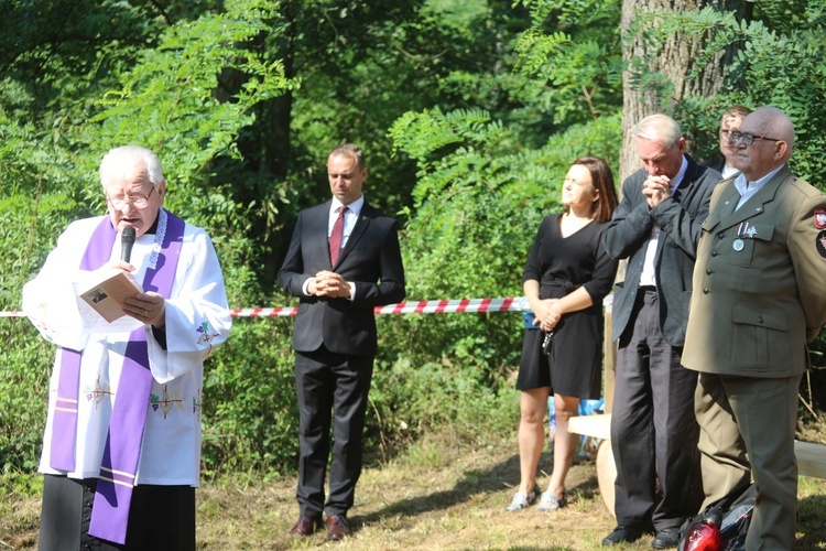 Uroczystość 74. rocznicy zbrodni na partyzantach "Bartka" - na Scharfenbergu