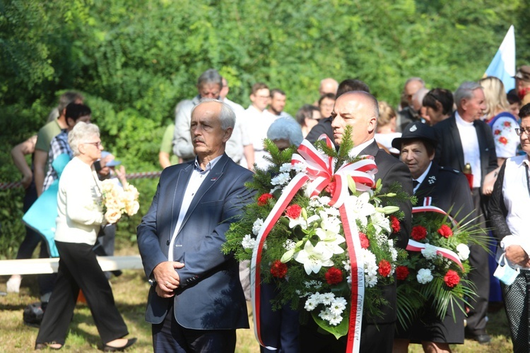 Uroczystość 74. rocznicy zbrodni na partyzantach "Bartka" - na Scharfenbergu