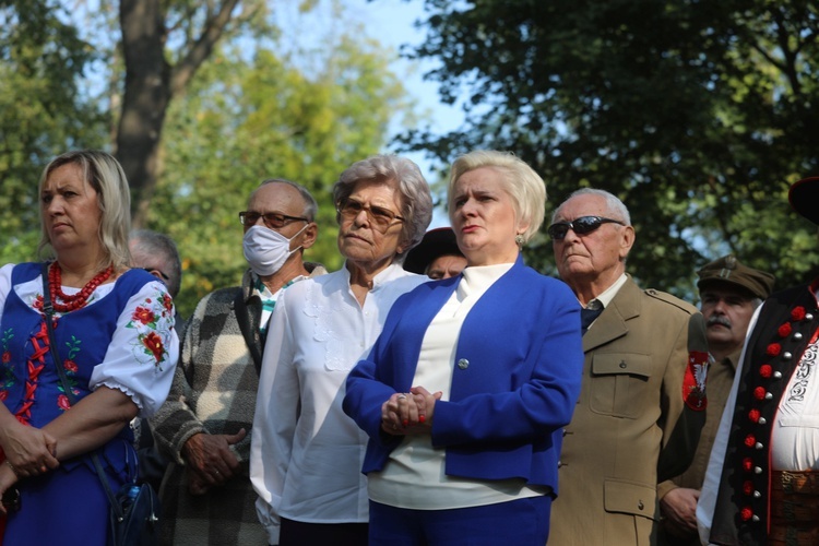 Uroczystość 74. rocznicy zbrodni na partyzantach "Bartka" - na Scharfenbergu