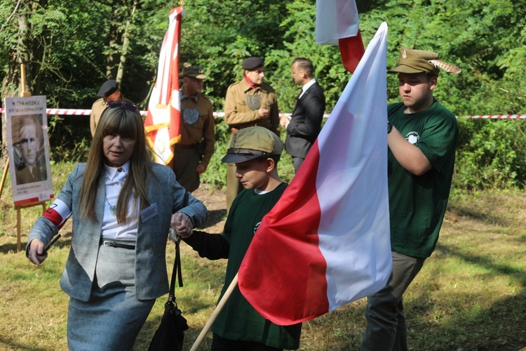 Uroczystość 74. rocznicy zbrodni na partyzantach "Bartka" - na Scharfenbergu