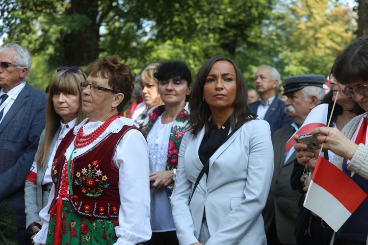 Uroczystość 74. rocznicy zbrodni na partyzantach "Bartka" - na Scharfenbergu