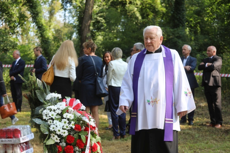 Uroczystość 74. rocznicy zbrodni na partyzantach "Bartka" - na Scharfenbergu