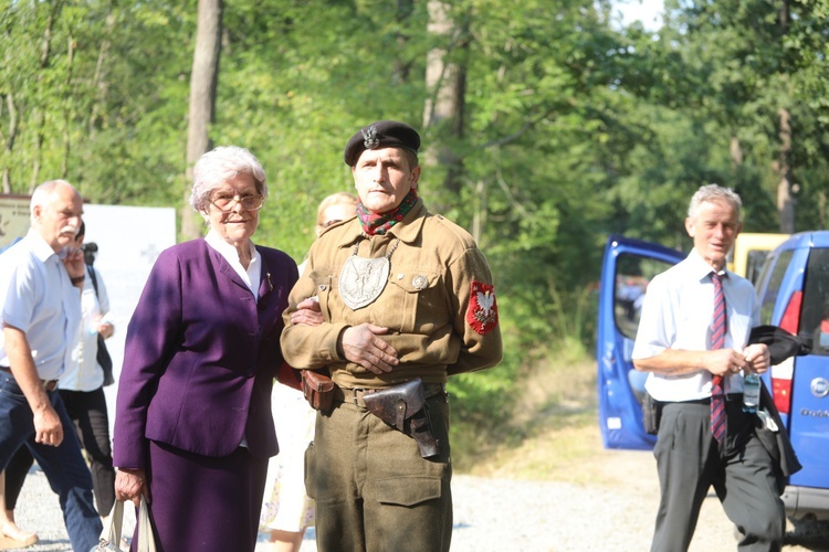 Uroczystość 74. rocznicy wymordowania partyzantów "Bartka" w Starym Grodkowie - 2020