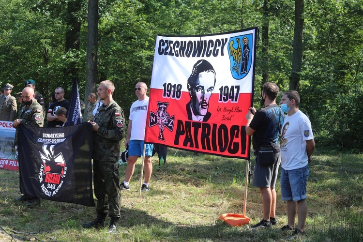 Uroczystość 74. rocznicy wymordowania partyzantów "Bartka" w Starym Grodkowie - 2020