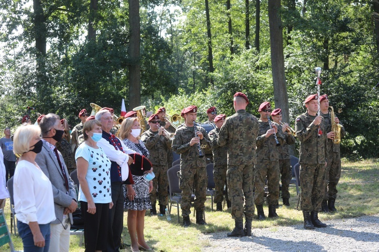 Uroczystość 74. rocznicy wymordowania partyzantów "Bartka" w Starym Grodkowie - 2020