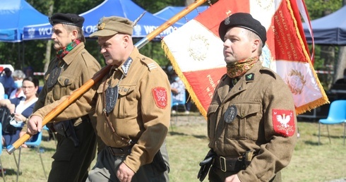 Przedstawiciele Stowarzyszenia Rodzin Żołnierzy NSZ VII Okręgu Śląskiego oddali hołd pomordowanym 74 lata temu... 