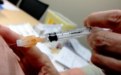 Apel o zgłaszanie się wolontariuszy do testowania szczepionek na Covid-19