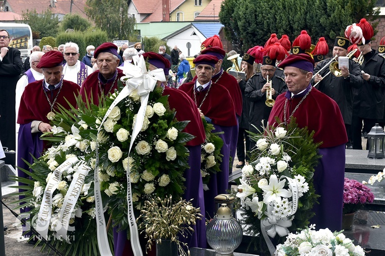 Nowa Ruda Słupiec. Pogrzeb ks. Dariusza Kowalczuka