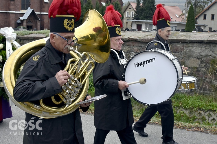 Nowa Ruda Słupiec. Pogrzeb ks. Dariusza Kowalczuka